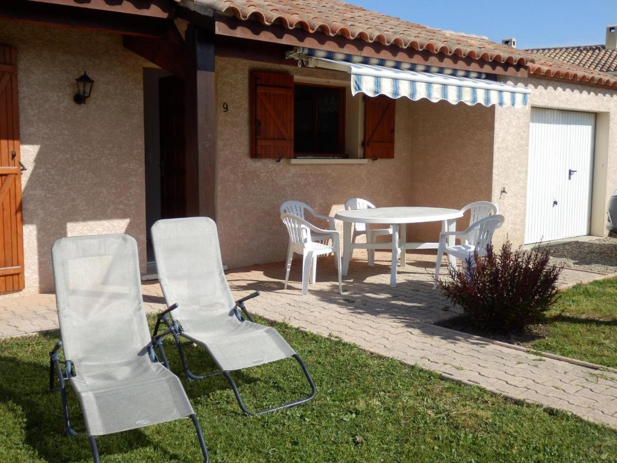 Pretty Villa With Above Ground Pool Saint-Genies-de-Fontedit ภายนอก รูปภาพ